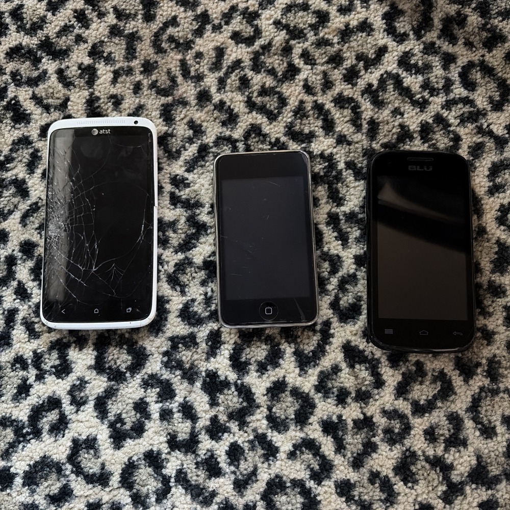 Lot Of 3 - Used Untested Phones (2) And Ipod‎ (1)- For Parts, Htc, Ipod, Blu